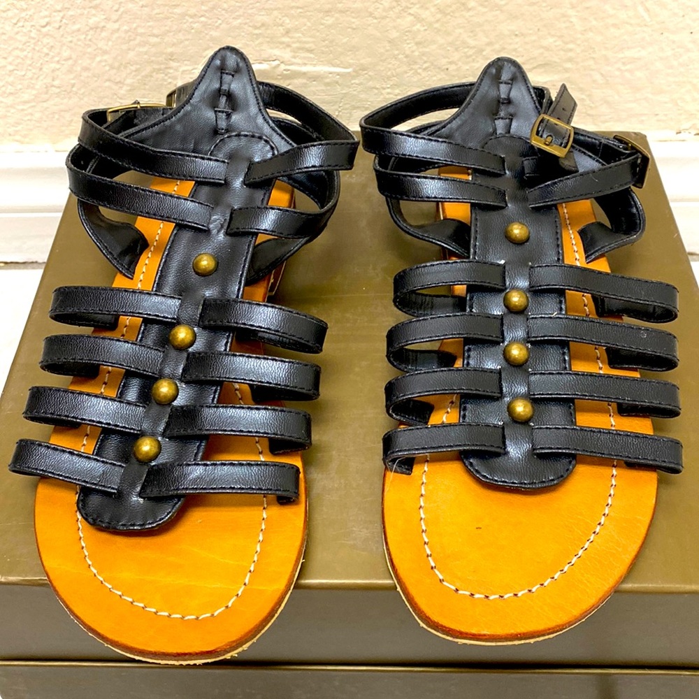 Urban outfitters size 5.5 never been use sandal